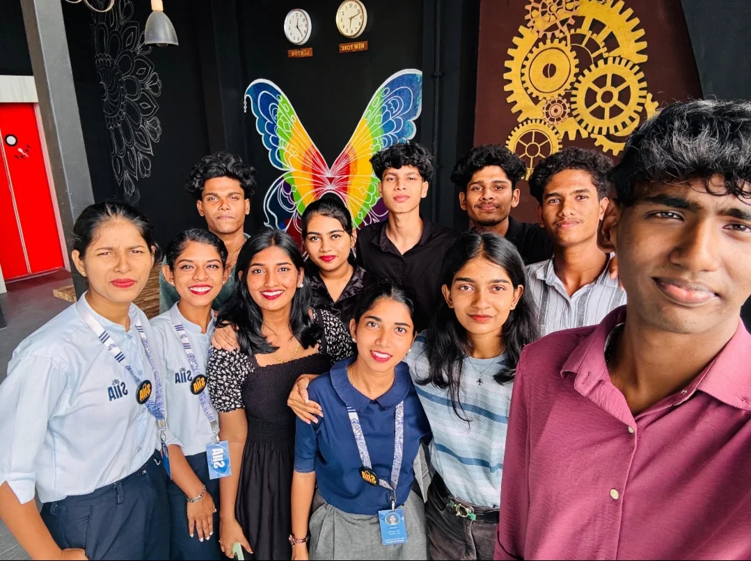 Skyline students and staff together on campus